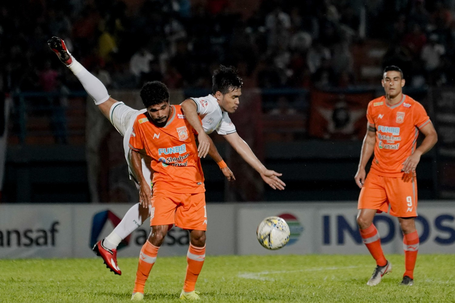 Photo Gallery Galeri Pertandingan Borneo FC vs Persebaya ...